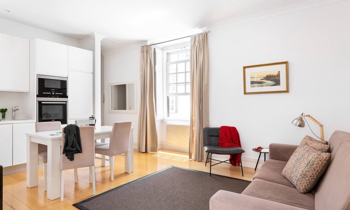 Sacramento Apartment | Chiado | CHARMING & ROMANTIC | Family-Friendly