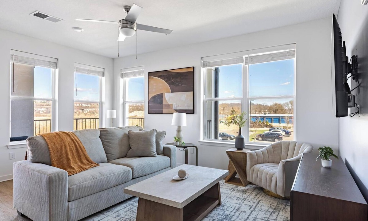 Dayton Apartment | Landing | Stunning 2BD in Manhattan Harbour
