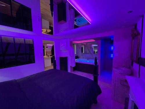 Quartier Vieux Marche-Cathedrale Apartment | Le Jacuzzi