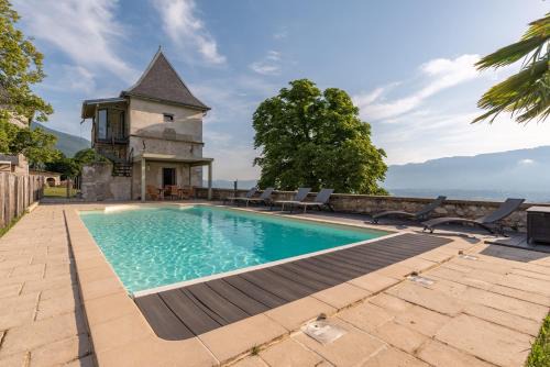 La Motte-Servolex Bed & Breakfast | Les Tours Carrées
