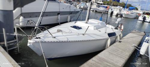 Parque das Nacoes Boat Rental | Love Boat Hostel