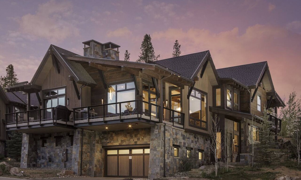 Peak 8 House | Shock Hill Overlook | Locally-Managed Lux. 1 min walk to Gondola at Shock Hill Private Hot Tub