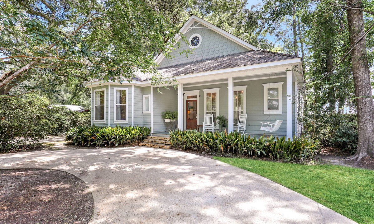 Abita Springs House | Southern Oaks Guest House Downtown Historic Abita Springs. No Car Needed!