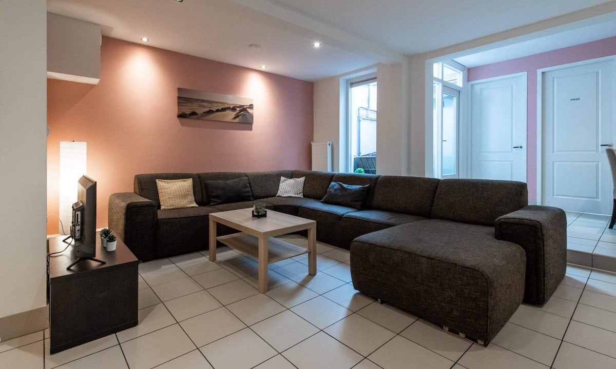 Oude Pijp Apartment | Spacious apartment in city center with private patio