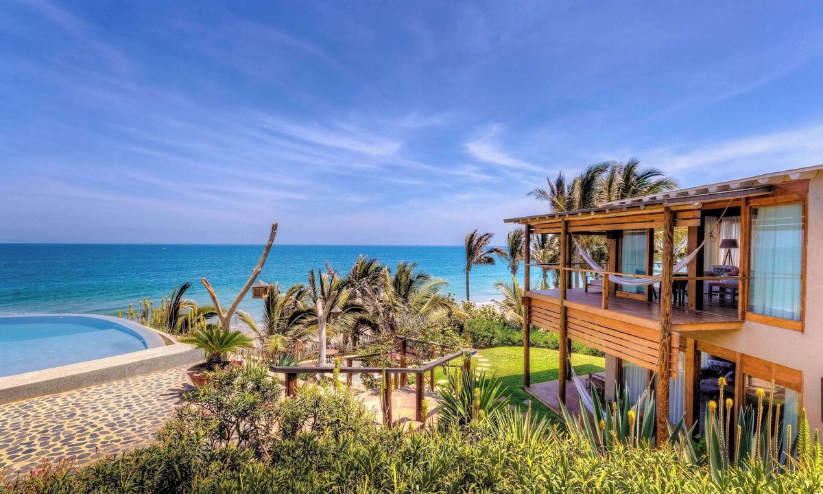 Las Pocitas House | w*| Beachfront 4BR House with Pool in Mancora
