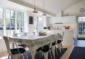 An incredibly beautiful and spacious cottage med a beautiful undisturbed garden. in Hornbæk