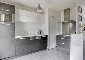 Biscarrosse Beach: Modern 2-BR Apt, Near Center, Walk to Ocean, Parking, Terrace in Biscarrosse Plage