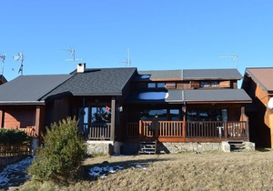 Cozy Chalet for 6 with Modern Amenities, Pet-Friendly, Communal Parking in Bolquere
