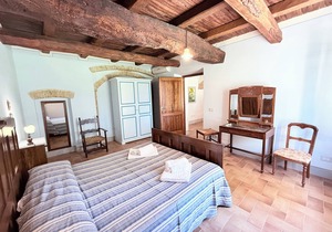 EXCLUSIVE POOL-OPEN ALL YEAR/SPOLETO BIOFARM-SLPS 8/WALK TO SHOPS-BAR ETC in Poreta