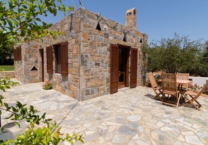 Romantic Stone Studio Close To The Beach in Skotino