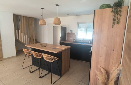 Raphele-les-Arles House | 3-bedroom villa with garage, covered terrace and air-conditioned pétanque court