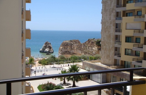 Praia da Rocha Apartment | AL 1966/one bedroom apt. with beach view and private garage.