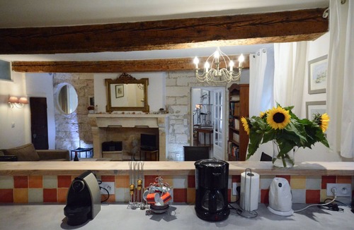 Avignon City Centre Apartment | Charming 2-room apartment classified 3 *at the foot of the palace, quiet, wooded terrace