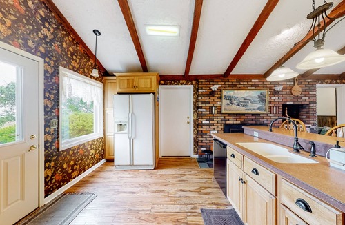 Town of Benton House | Charming home with firepit, skiing nearby, full kitchen, central AC, & W/D
