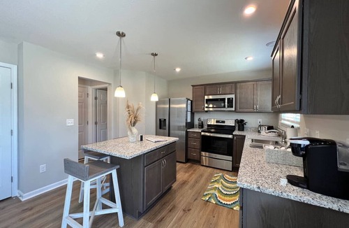 Otterbien Home House | Cheerful 4 Bedroom Home - Brand New Construction!
