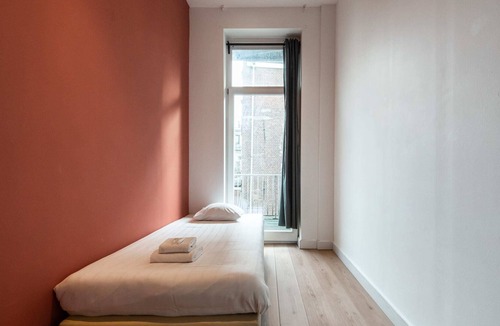 Oude Pijp Apartment | Comfortable central apartment with private balcony