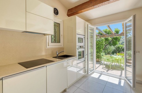 Bormes-Les-Mimosas House | Deatched 2-bedroom house/villa in a peaceful garden near the beach