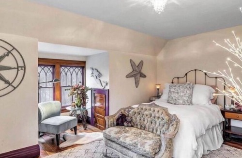 Green Bay Bed & Breakfast | [Entire House] Historical (1896) Georgian Revival Manor in Green Bay