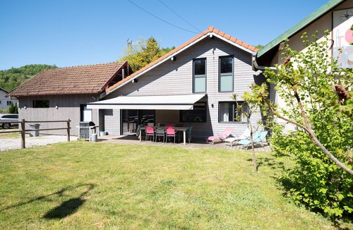 Saulxures-sur-Moselotte Cottage | Grand Gîte Les Hangars: South-Facing Terrace, 4 Bedrooms, Sauna & Whirlpool – Beds Made, Cleaning Included