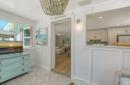 Ilexhurst Cottage | GREAT COTTAGE w/Heated Pool, Dog- See Note - Allowed | Prime Beach Location | Dog-Friendly | Sleeps 6 | Steps to Beach, Dining.