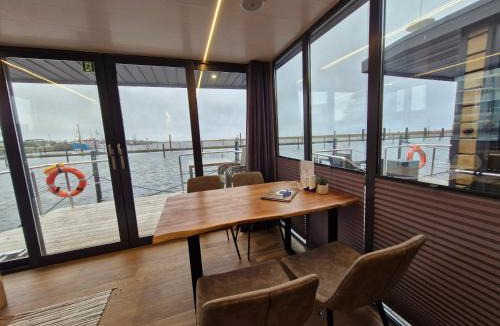 Wendtorf Boat Rental | Hausboot Fjord Cumulus Solarboot mit Biosauna in Wendtorf