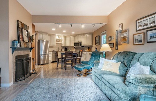 Birch Bay Condo | JL 615: Quiet close to pool and beach, free Wi-Fi!