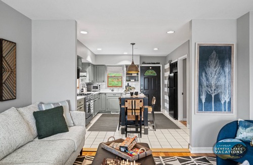 Twin Lakes House | Lakeview Terrace | Sauna |Screened-in Porch|Firepit|10 mins to Wilmot Ski