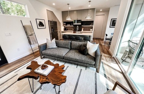Holly House | Luxury Downtown Home w/Hot Tub Near Lake in Holly