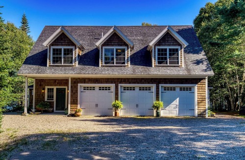 Bernard Cottage | PRIVATE WATERFRONT RETREAT MINUTES FROM ACADIA~ Island life at its BEST!