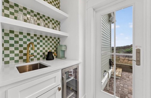 Cinnamon Shore House | Seaside Siesta a luxury beachfront home steps away from the southern coast
