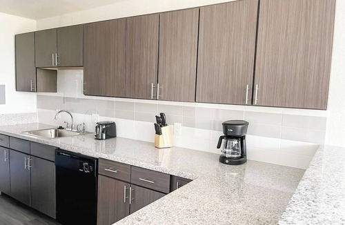 Corryville Apartment | Sleepover | Pristine 1BD/1BA + Gym - Cincinnati