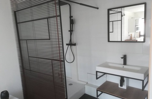 Le Trait Apartment | Studio No. 1