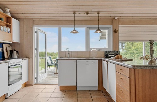 Saksild Strand House | Stunning home in Odder with WiFi