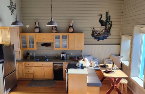 Florence Apartment | The Lockers ~ Waterfront ~ Historic Old Town