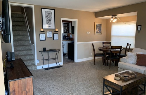 Roselawn Finance House | Trailside 4BR 2BA Cottage Fenced Yard Near Hyde Park