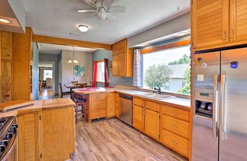 Custer House | Walk to Downtown: Custer Retreat w/Fire Pit!