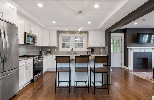 Clintonville House | Walkable Coffee, Restaurants, Shops, and Grocery! Huge backyard.