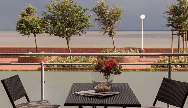 145 sea view vacation apartment - 145 sea view apartment right by the sea with south-facing balcony in Wilhelmshaven