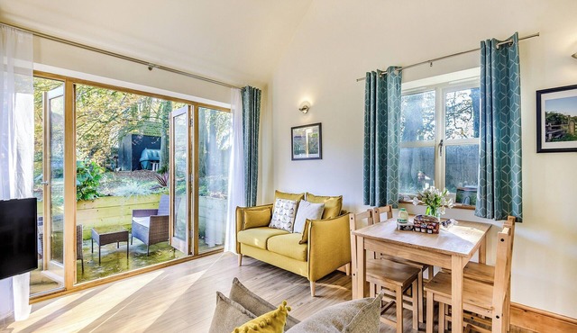 2 bedroom accommodation in Blagdon, near Cheddar in Compton Martin