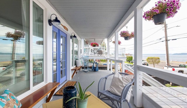 2BR 2BA The Waterfront Gray on Alki Beach EXT STAY in Seattle