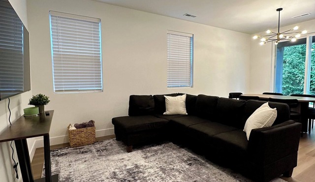 3-bedroom Cottage in fabulous Vancouver with cool AC breeze in Vancouver