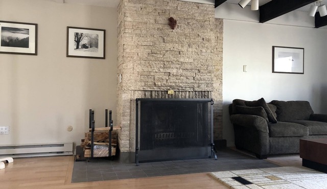 3 Level Stratton Mountain Condo Only 2 Miles To The Base Of Stratton in Winhall