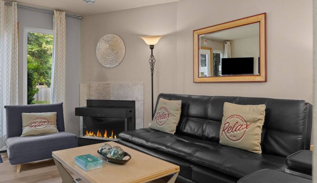 3 Orca Bay: Cozy Town Home | Walk to Beach | Dog-Friendly in Cannon Beach