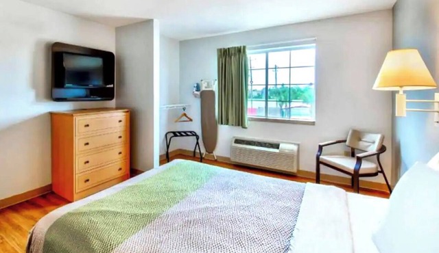 3 Pet-Friendly Rooms with Kitchenette Ideal for Families and Professionals in Sulphur