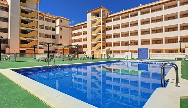 3rd floor apartment, free wifi, satellite tv, balcony, communal pool in Mar de Cristal