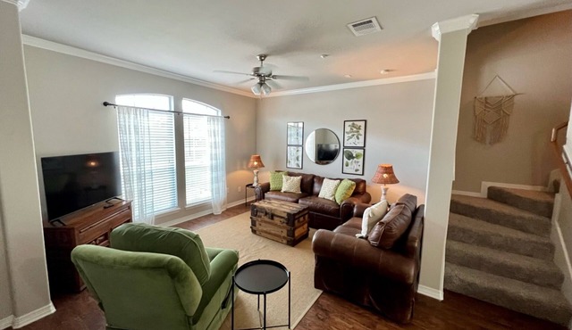 4 bedroom/4.5 bath luxury condominium 1 mile from the Texas A&M campus in College Station