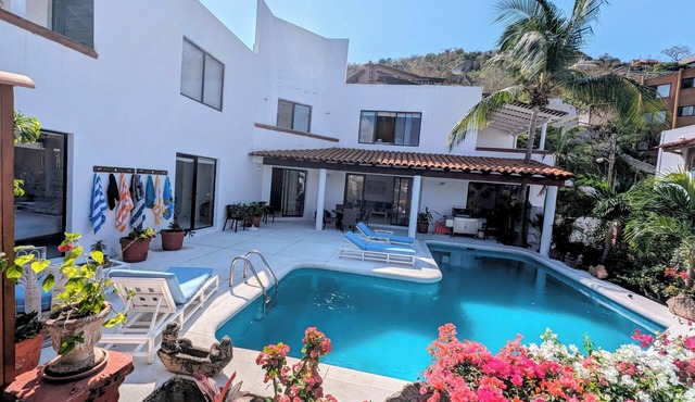 4-bedroom Villa with private pool and stunning views of Playa La Ropa in Zihuatanejo