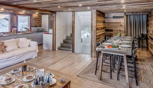 4* Chalet in Tignes - 6 Bedrooms, 6 Bathrooms - Parking, Fireplace, Sleeps 12 in Tignes-Les Brévières