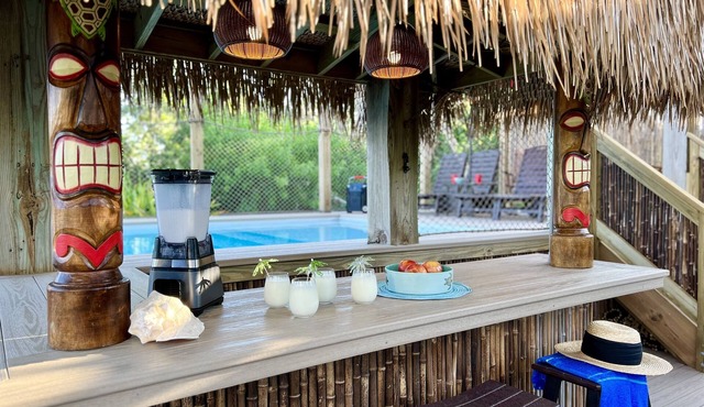 4 Decks, Private Pool, Swim-up Tiki Bar, Hot Tub in North Captiva