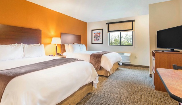 4 Modern Extended-Stay Rooms w/All Essentials for Business in Monaca